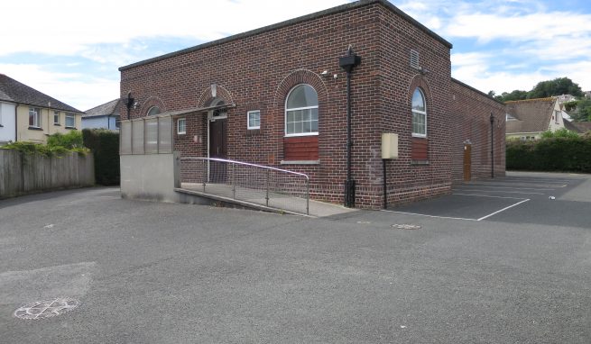 Gospel Hall on a site of 0.39 of an acre with planning consent for 3 detached houses all with gardens and parking
