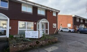 Prominent Office / Showroom premises in a convenient location with 3 Car Parking spaces in Pinhoe on the edge of Exeter