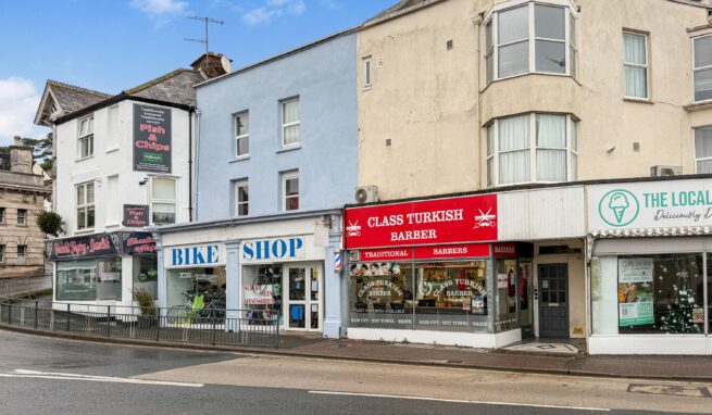 Spacious and well presented Retail Premises in Dawlish Town centre with prominent main road frontage to the Dawlish to Exeter road