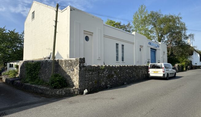 Former Bus Depot in this popular Moorland Town, currently occupied by a Motor Museum, but suitable for a wide variety of uses (STP)