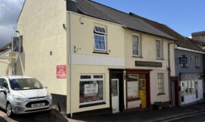 Well located Retail / Office premises in the popular Moorland town of Bovey Tracey
