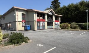 Modern Retail / Office Unit with up to 19 Parking spaces on the Linhay Business Park at Ashburton just off the A38
