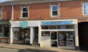 Prominent Retail / Office Premises on Ground floor with self contained Office / Studio over in the popular Moorland town of Bovey Tracey